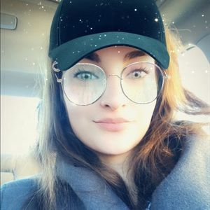 Meet your Posher, Elena